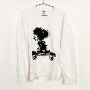 Uniqlo x KAWS Snoopy sweatshirt